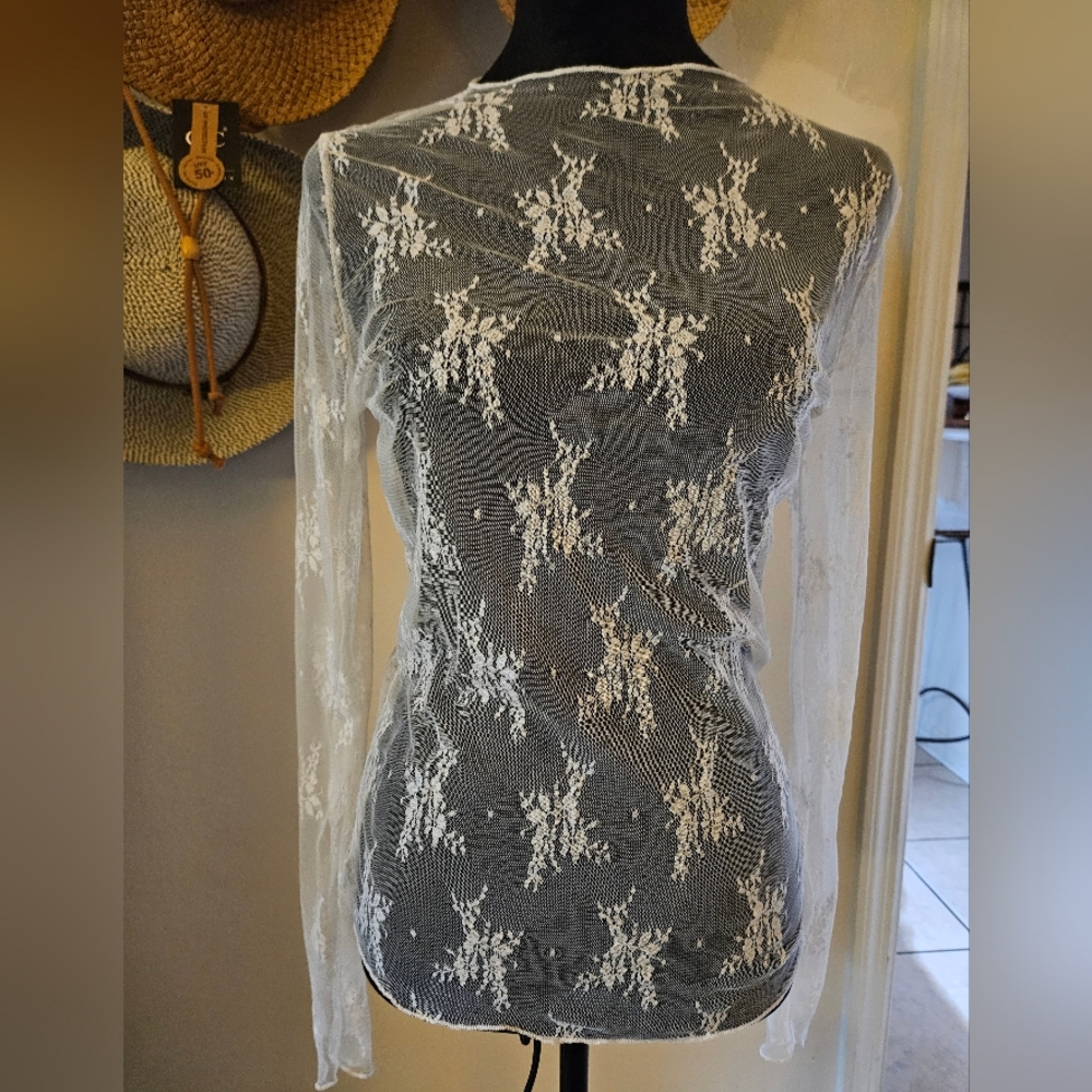 Elegant Lace Long Sleeve Top